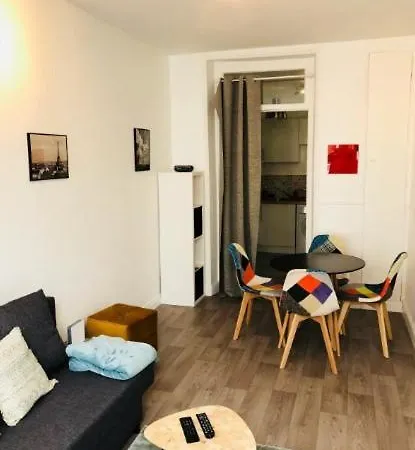 Aux Clefs Des Sacres - Jean De La Fontaine Apartment Reims
